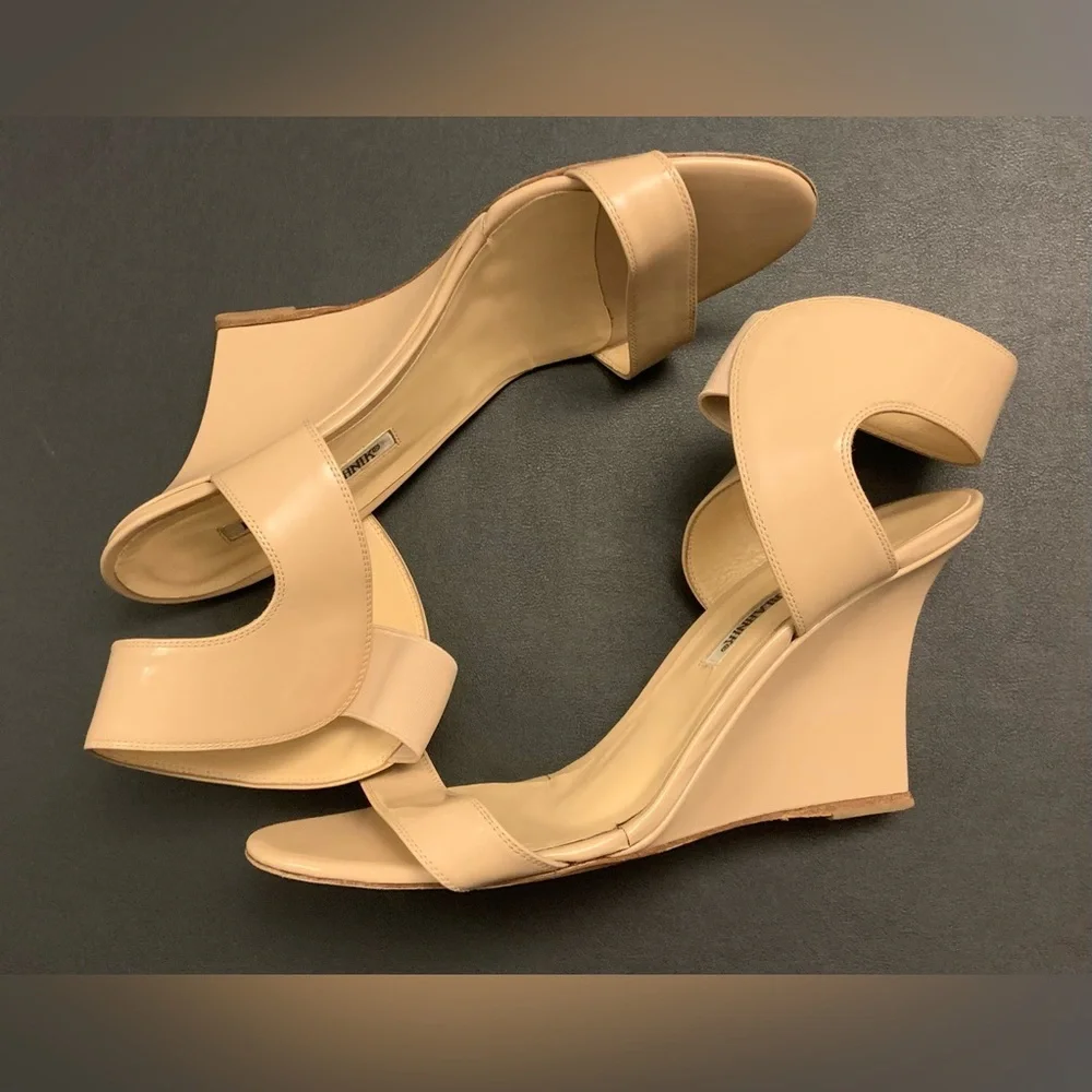 VGUC size 9/40 Manolo Blahnik Wedges - Picture 2 of 6